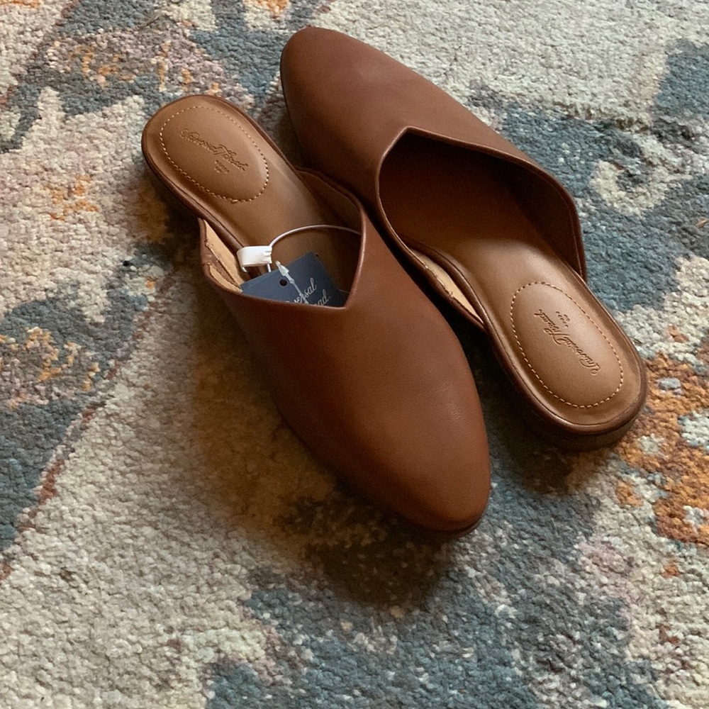 Brown Universal Thread minimalist mules - 7.5 NWT